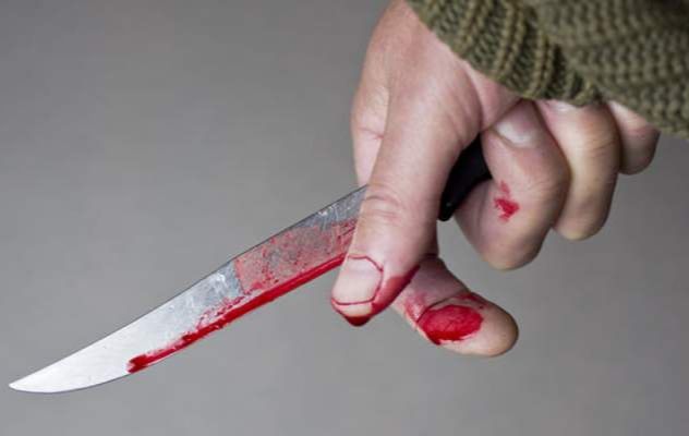 Ηλιούπολη: 52χρονος βρέθηκε με καρφωμένο μαχαίρι στην καρδιά -  Επιχείρησε να αυτοκτονήσει