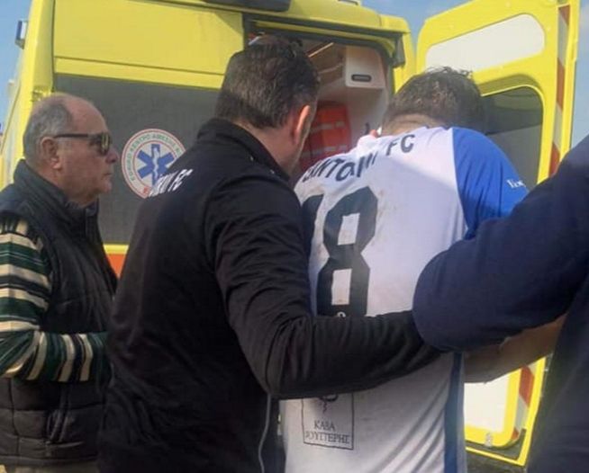 Γ’ Εθνική: Σοβαρός τραυματισμός παίκτη στο Χαραυγιακός-Σαντορίνη