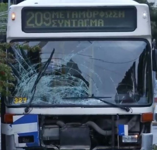 Καλλιμάρμαρο: Νεκρός ο οδηγός της μηχανής από το τροχαίο με λεωφορείο - Ήταν ειδικός φρουρός