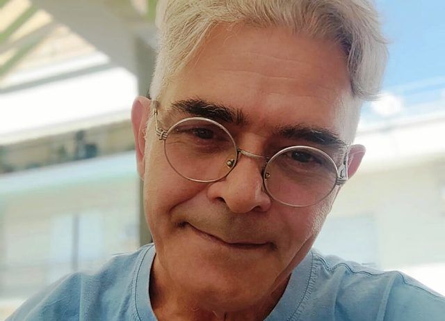 Πέθανε σε ηλικία 54 ετών ο δημοσιογράφος Ανδρέας Καρακώστας