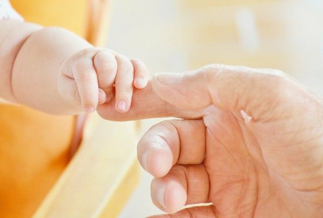Εξωσωματική Γονιμοποίηση: Αλλάζει το όριο ηλικίας για τα ζευγάρια
