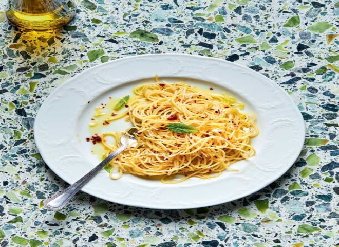 Η συνταγή της ημέρας: ''Ελληνική aglio, olio e peperoncino με δυόσμο''