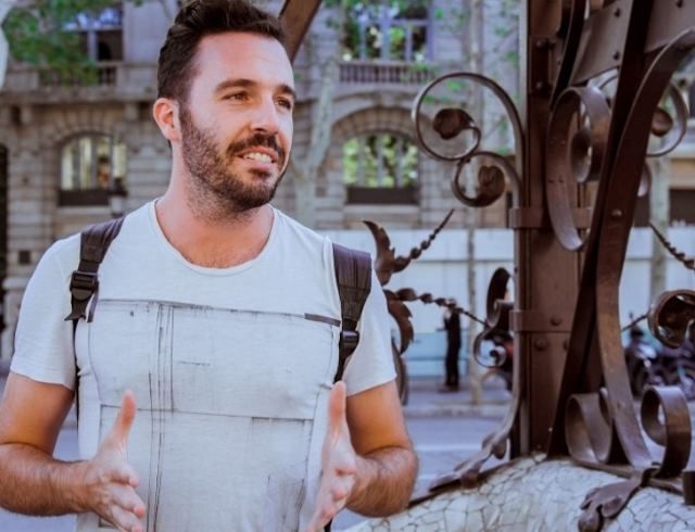 Ετεοκλής Νικολάου, ο Ηλιουπολίτης ξεναγός στην Βαρκελώνη