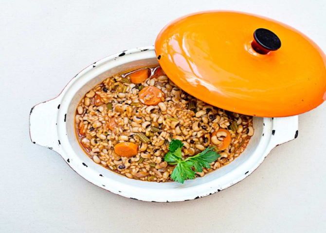 Η συνταγή της ημέρας: ''Φασολάδα Κιμώλου με μαυρομάτικα και ρύζι''