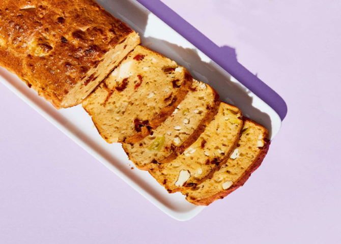 Η συνταγή της ημέρας: ''Κέικ με τυρί, πιπεριές και λιαστές ντομάτες''
