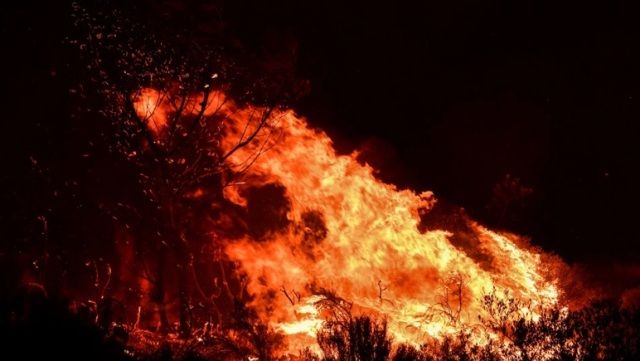 Ασπρόπυργος: Φωτιά σε εξέλιξη στον Λάκκο Κυρίλλου σε βιομηχανική περιοχή- Ενισχύονται οι δυνάμεις