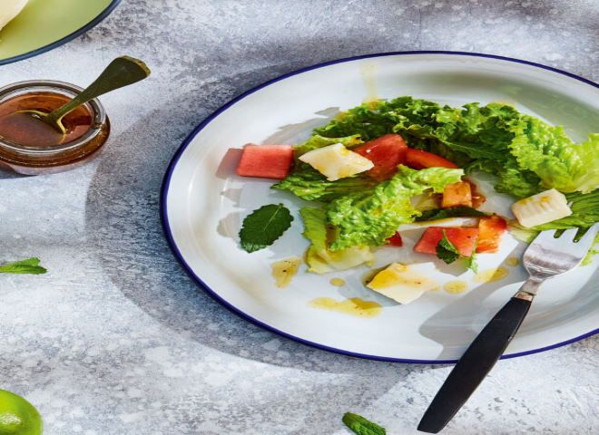 Η συνταγή της ημέρας: ''Ντοματοσαλάτα λεμονάτη με καρπούζι και μέντα''