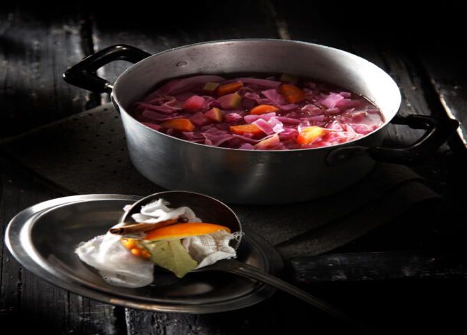 Η συνταγή της ημέρας: ''Πικάντικη σούπα με κόκκινο λάχανο''