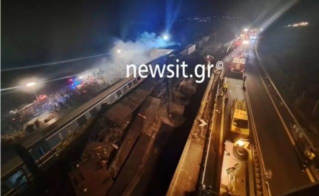 Σύγκρουση τρένων στα Τέμπη: Δεκάδες νεκροί και τραυματίες επιβάτες