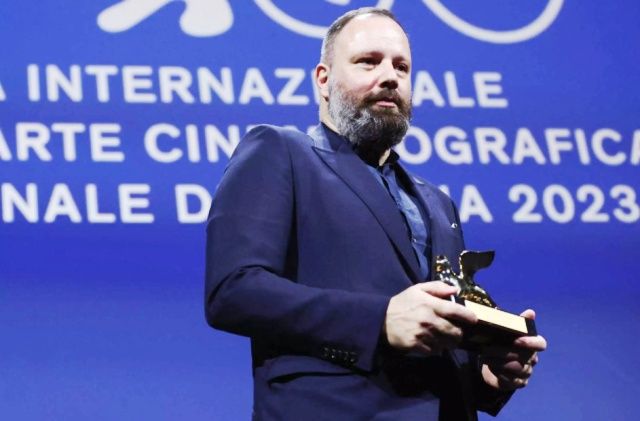 Ο Γιώργος Λάνθιμος κέρδισε το Χρυσό Λέοντα στο Φεστιβάλ Βενετίας για το ''Poor Things''