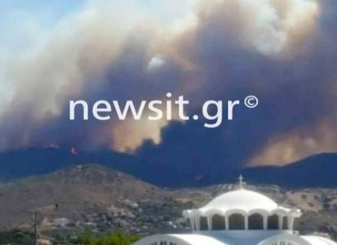 Φωτιά στο Λαύριο: Εκκενώνεται ο οικισμός Μαρκάτι - Μήνυμα από το 112
