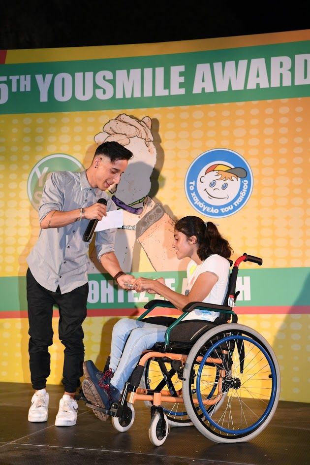 Η Ιμπραχίμ Λέιλα από το Ειδικό Γυμνάσιο Λύκειο βραβεύτηκε σαν ''Παιδί που Υπερασπίστηκε τα Δικαιώματά του'' - 5α Μαθητικά Βραβεία YouSmile Awards