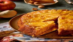 Η συνταγή της ημέρας, Σάββατο 31 Ιανουαρίου 2026: ''Ανάποδο κέικ με καραμελωμένα μήλα''