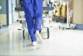 Τετράωρη στάση εργασίας και συγκέντρωση των τραυματιοφορέων στο υπουργείο Υγείας (02.11.2022)