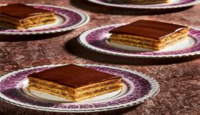 Η συνταγή της ημέρας, Τρίτη 3 Φεβρουαρίου 2026: ''Γλυκό ταψιού σε στρώσεις, με καρύδια και μαρμελάδα βερίκοκο''