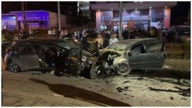 Τρομακτικό τροχαίο με έναν νεκρό και τρεις τραυματίες στο Μαρκόπουλο, ''σμπαράλια'' τ' αυτοκίνητα - Δείτε φωτογραφίες