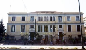 Έκλεισαν το φαρμακείο του