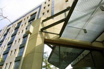 Μέτρα για ανέργους και επιχειρήσεις πριν τις Ευρωεκλογές 2014