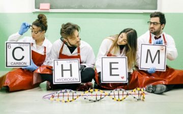 Ο Νίκος Κακλαμανάκης συναντά το Θεατρόνιο στο 1ο Γυμνάσιο Ελληνικού