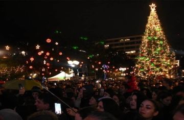 Ο Πατούλης ανέβαλε την φωταγώγηση του Χριστουγεννιάτικου δέντρου λόγω ξαφνικού θανάτου