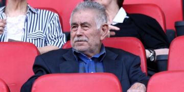 Πένθος στον Ολυμπιακό: Έφυγε από την ζωή ο θρύλος Ηλίας Ρωσίδης