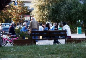 Γέμισαν πλατείες και παραλίες (Λυκαβηττός, Ηλιούπολη, Νέα Σμύρνη, Μπουρνάζι - φωτό)