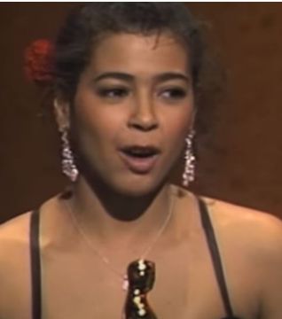 Irene Cara: Πέθανε η βραβευμένη με Όσκαρ τραγουδίστρια των ''Flashdance'' και ''Fame''