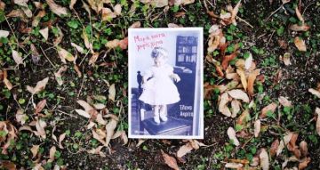 Έλενα Ακρίτα - ''Μαμά, κοίτα χωρίς χέρια!''