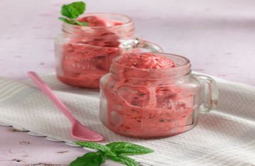 Η συνταγή της ημέρας: ''Σορμπέ φράουλα με δυόσμο χωρίς παγωτομηχανή''
